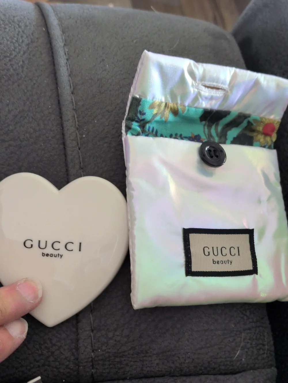 Gucci beauty heart compact with iridescent floral pouch - cream & iridescent